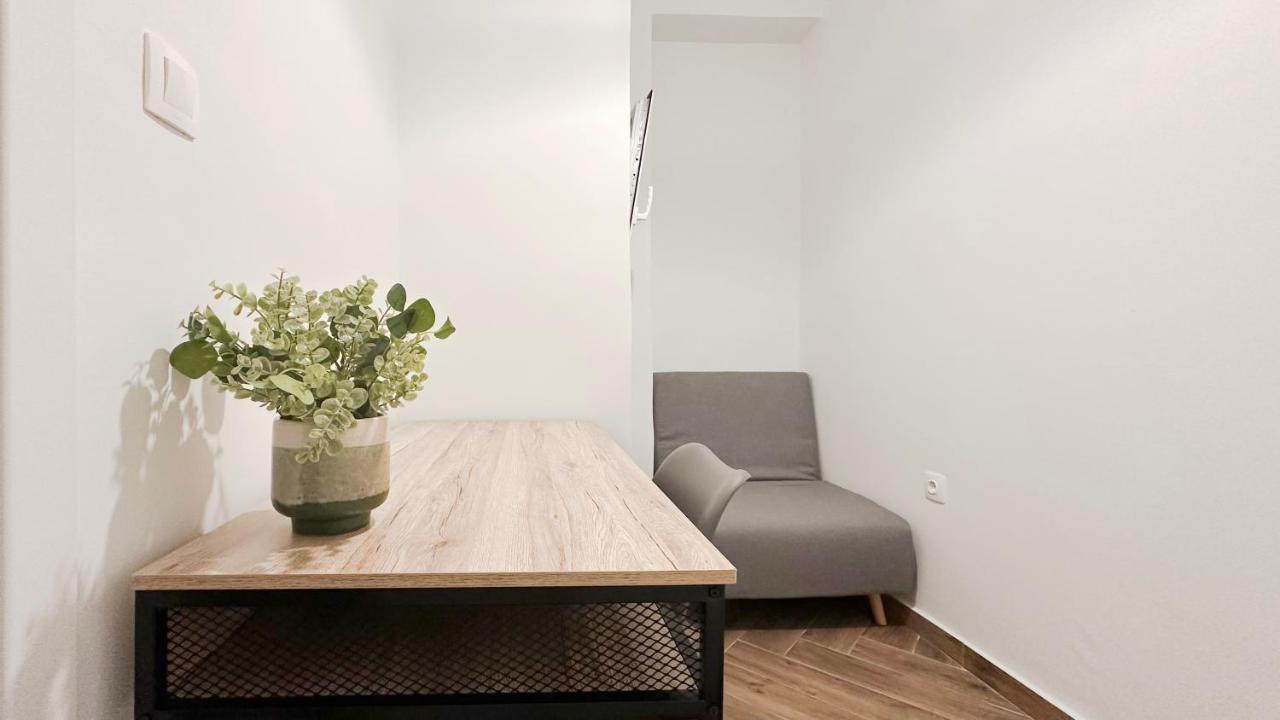 Apartament Valtetsiou Central 50Sqm Apt In Ateny Zewnętrze zdjęcie